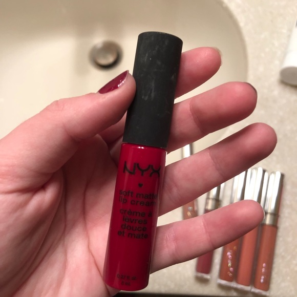 ColourPop lipglosses/NYX matte lip stick - Picture 7 of 8